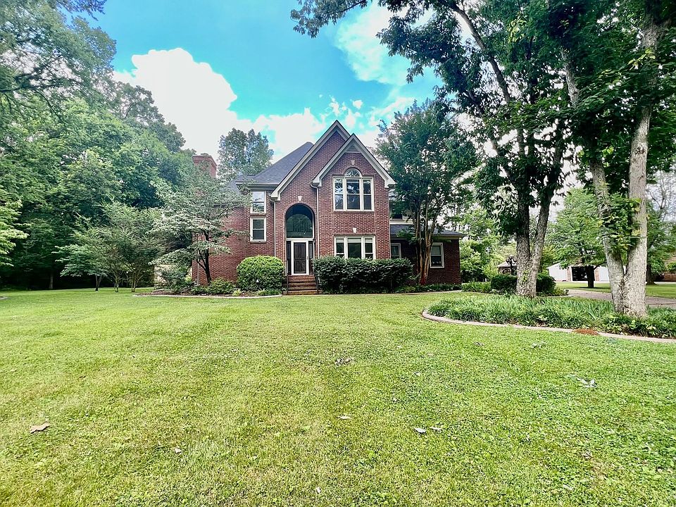 1st image of 129 Laural Hill Dr