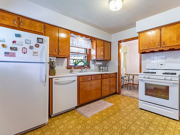 4th image of 17337 Roy St