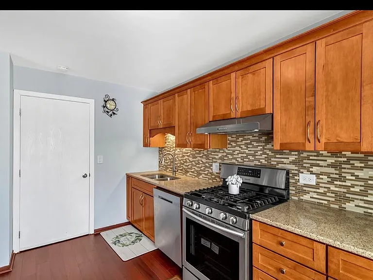 984 Westchester Cir — Photo 9