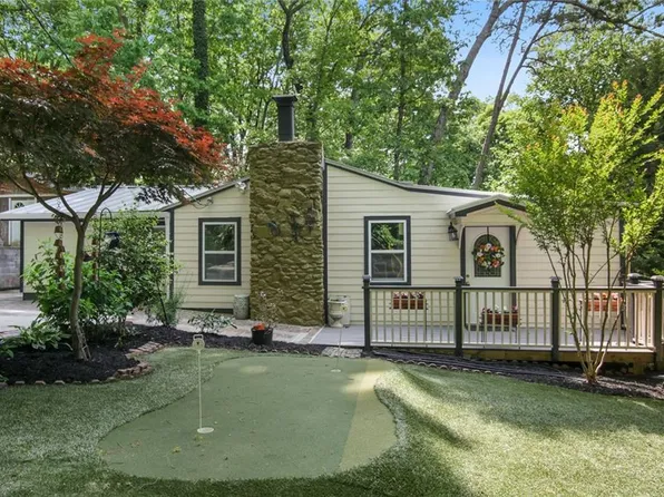 135 W Lake Dr, Roswell, GA 30075