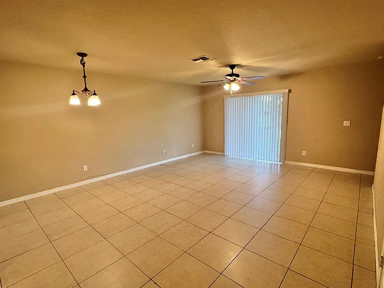 2552 SW Marshfield Ct — Photo 9