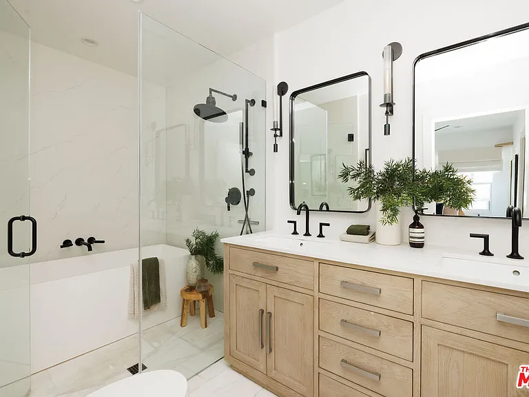 122 N Wilton Pl — Photo 16