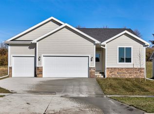 419 S Walnut Dr, Norwalk, IA 50211