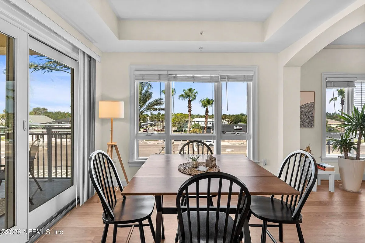 2 bed, 2.0 bath, 1373 sqft, $3,100 — Photo 3