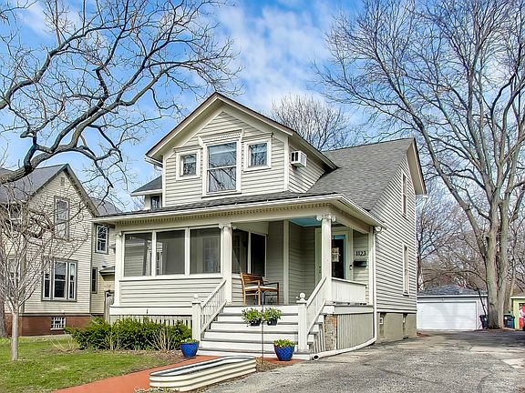 3rd image of 1123 Main St