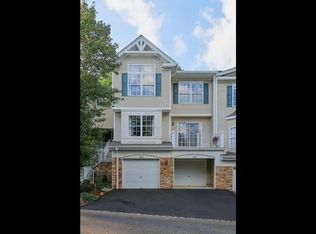 1004 Shadowlawn Dr #1004, Dunellen, NJ 08812