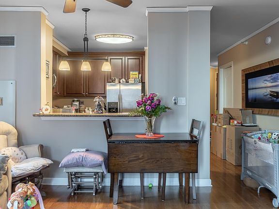 4th image of 420 E Waterside Dr Unit 1103