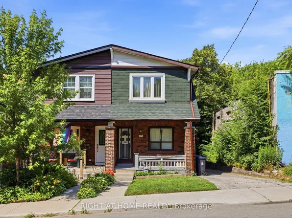 204 Highfield Rd, Toronto, ON M4L 2V3