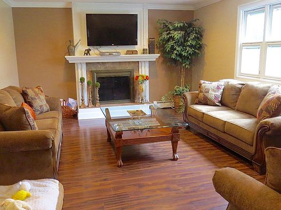 Liv. Room with Fireplace