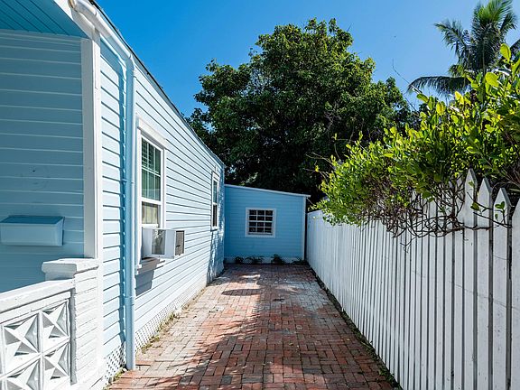 5th image of 224 Olivia St
