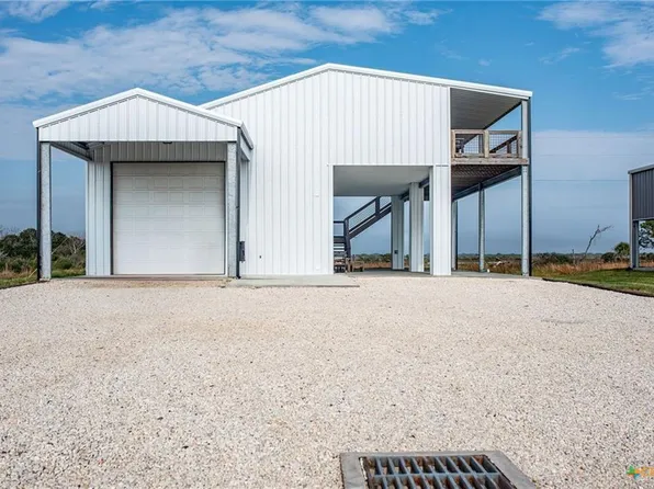 38 Penny Ln, Pt O Connor, TX 77982