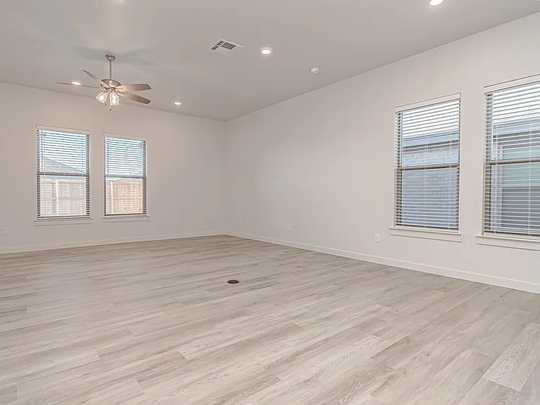2060 Acacia Ln — Photo 8