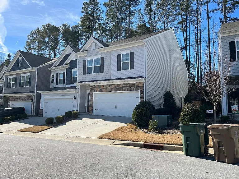 3 BR/2.5 Ba Townhome