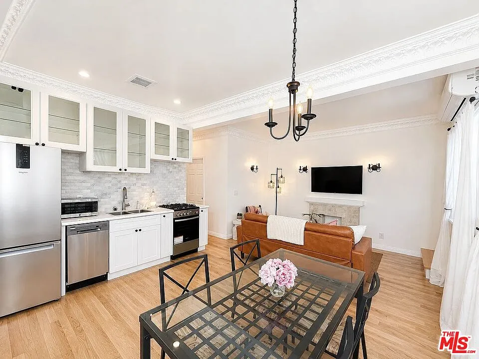 3 bed, 2.0 bath, 1200 sqft, $6,000 — Photo 3