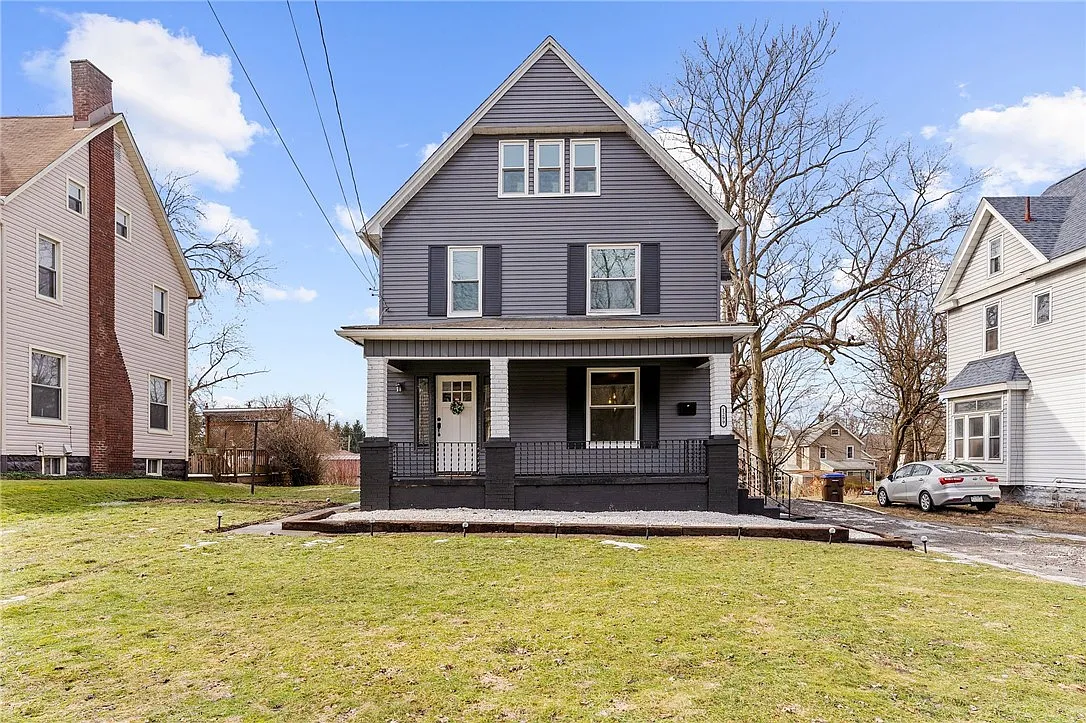 1299 Hall Ave photo 1