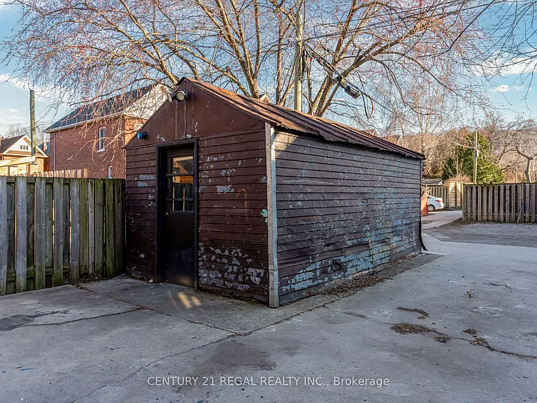 184 Maplewood Ave — Photo 48