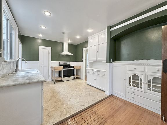 3rd image of 847 37th Ave