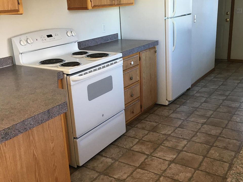 2nd image of 119 SE Cedar Bend Dr