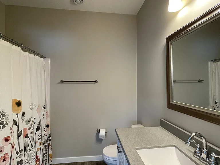 525 E Broadway St — Photo 7