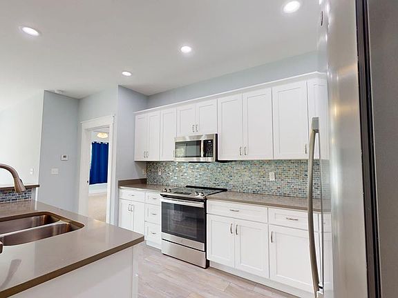 4th image of 144 Shallow Reed Dr