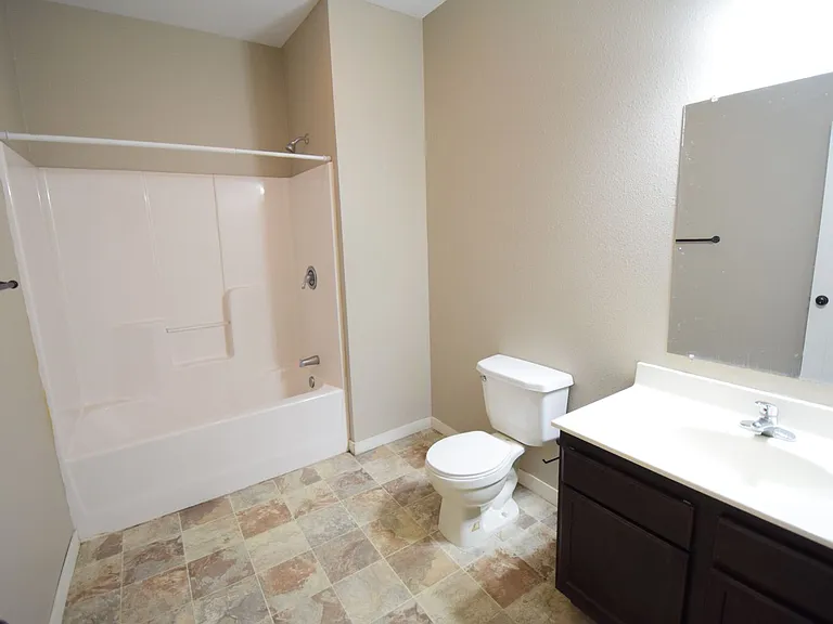 224 James Ave — Photo 10