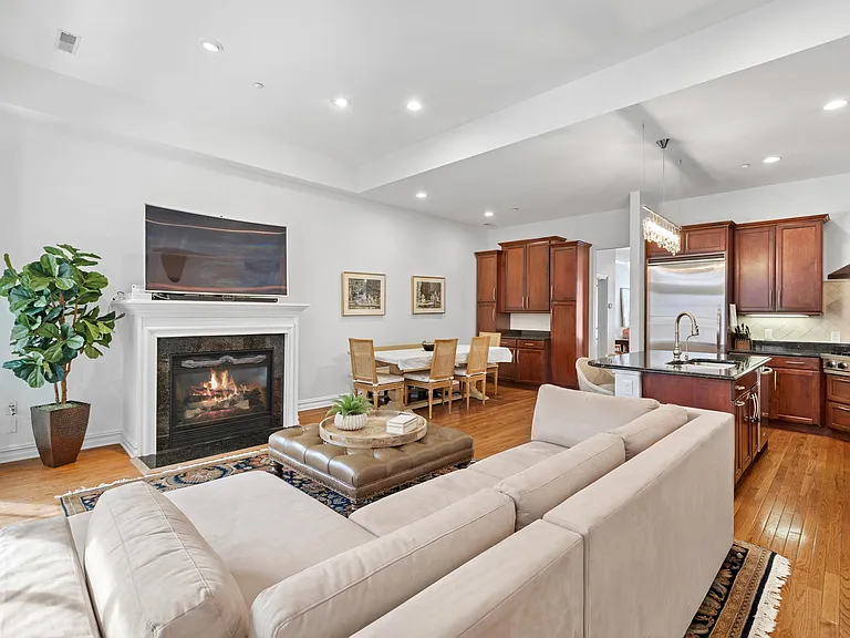 36 Regency Pl #36 — Photo 4