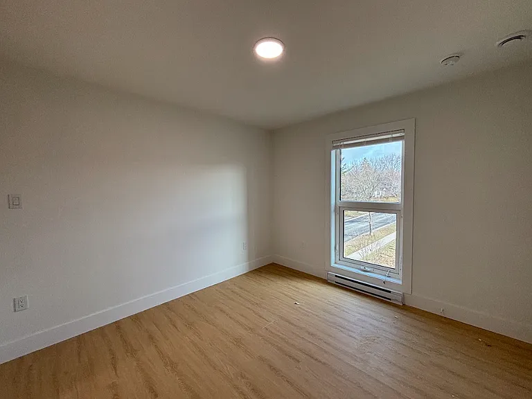 124 Wallace Ave — Photo 6