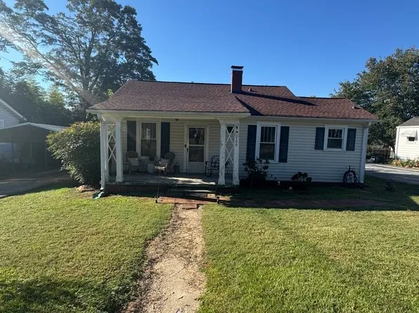 109 Connecticut Ave, Greer, SC 29650