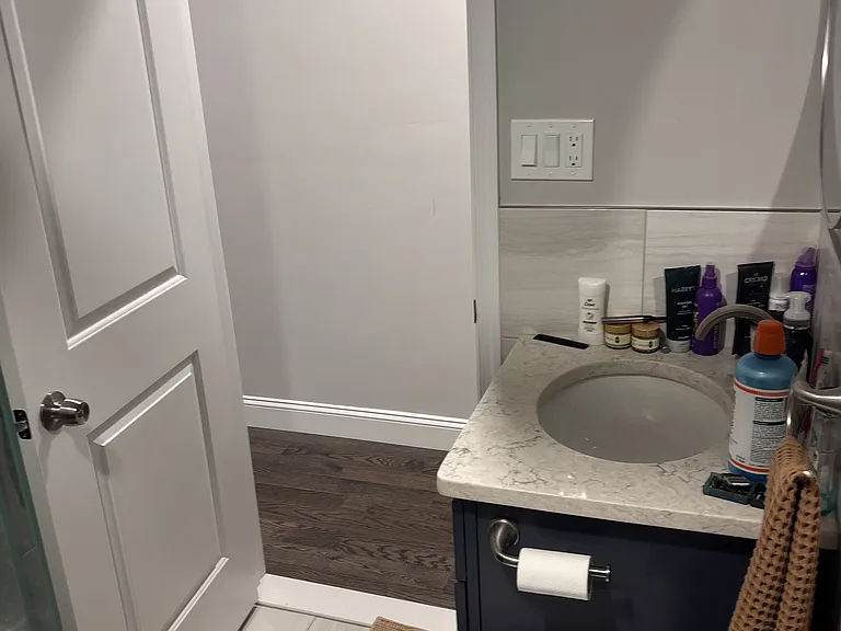 329 N 11th St #4R — Photo 6