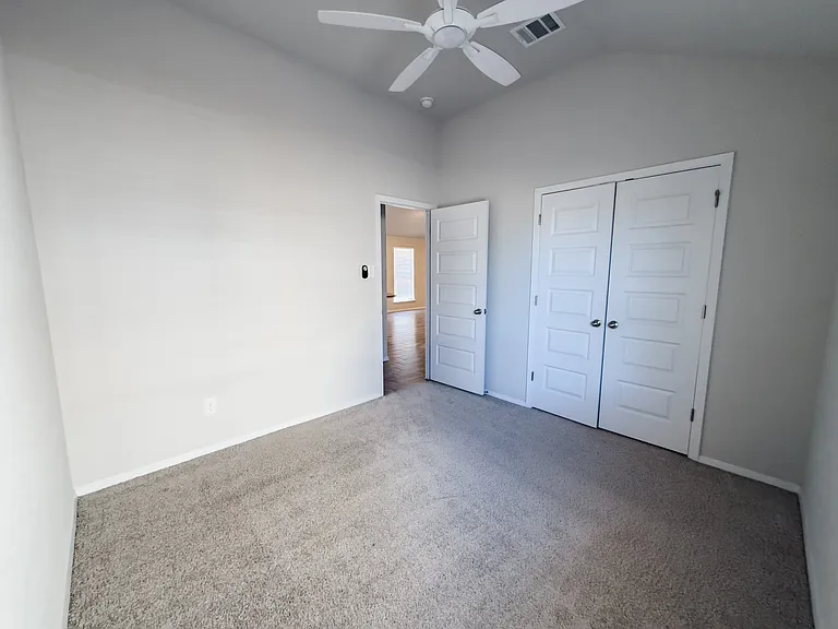 139 Lyndon Dr — Photo 12