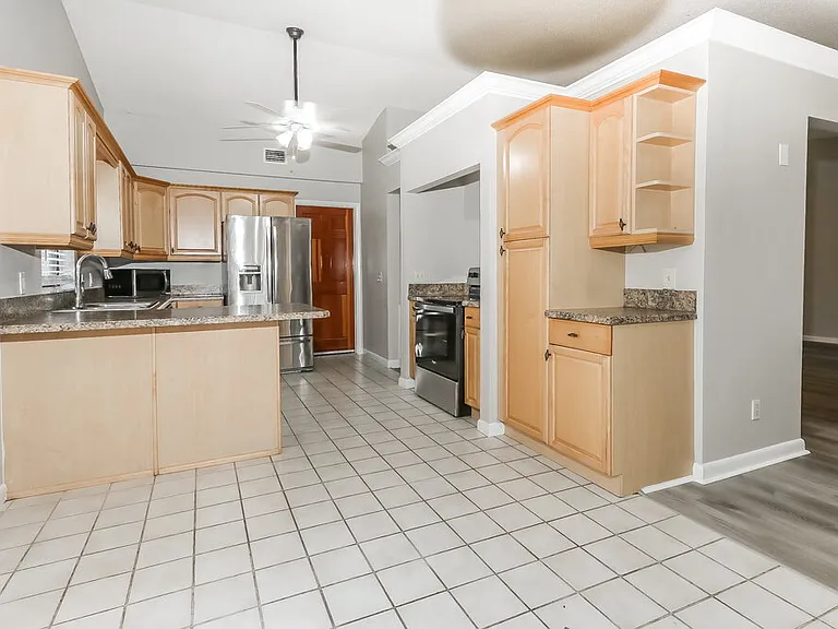 147 Viscaya Ave — Photo 7