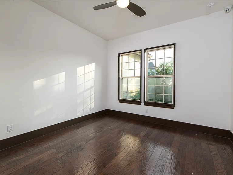 30 Freestone Stream Pl — Photo 36