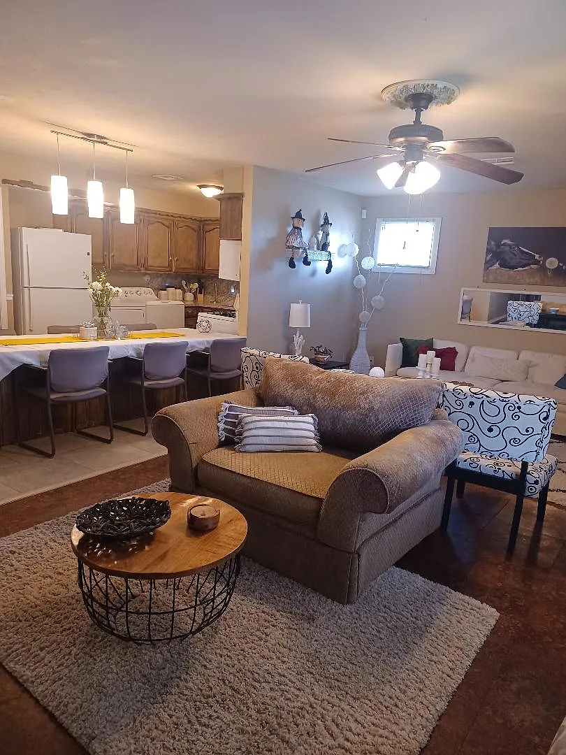 4001 S Independence Avenue — Photo 2