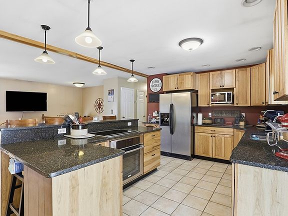 4th image of 284 Pine Tree Rd
