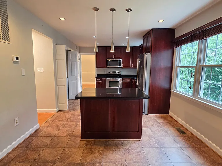 8201 Hensley Ct — Photo 7