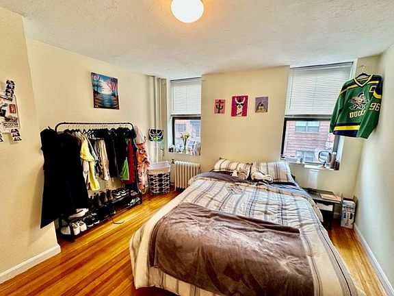 4th image of 212 Hanover St #2