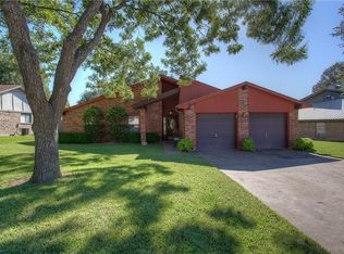 145 Amory Dr, Benbrook, TX 76126