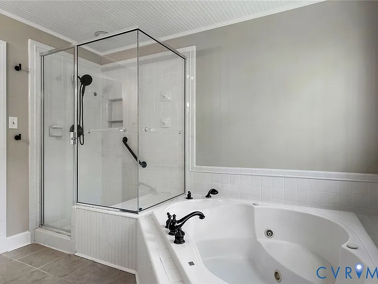 9900 Kingsbridge Rd — Photo 24