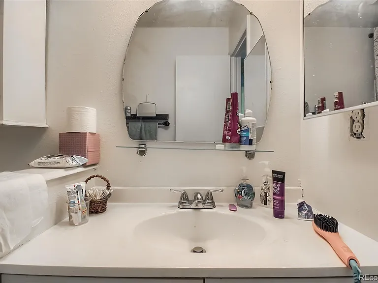 2515 S Sheridan Blvd — Photo 17