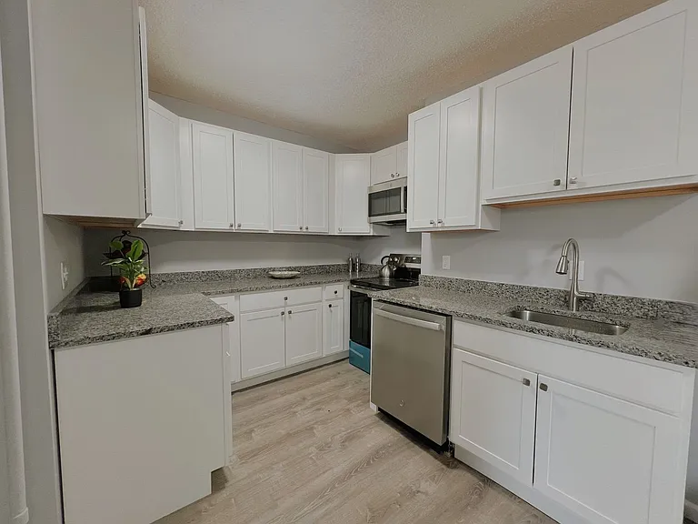 11 Dartmouth St — Photo 1