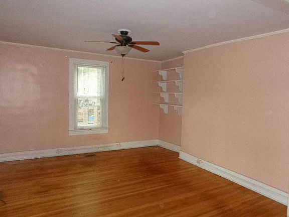 2nd image of 321 E Hawthorne St