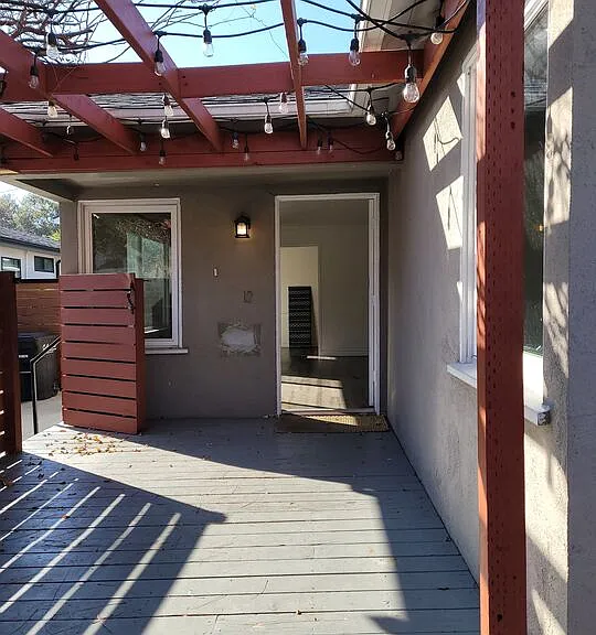 3129 Roberts Ave — Photo 1