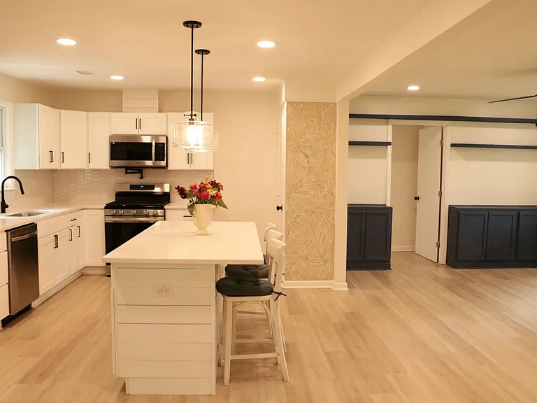 2045 Lake Ave — Photo 6