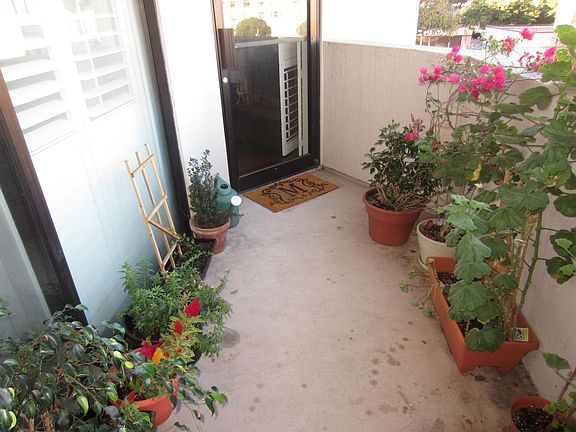 3rd image of 720 Gough St APT 46