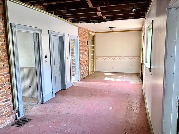 4th image of 216 Elm St