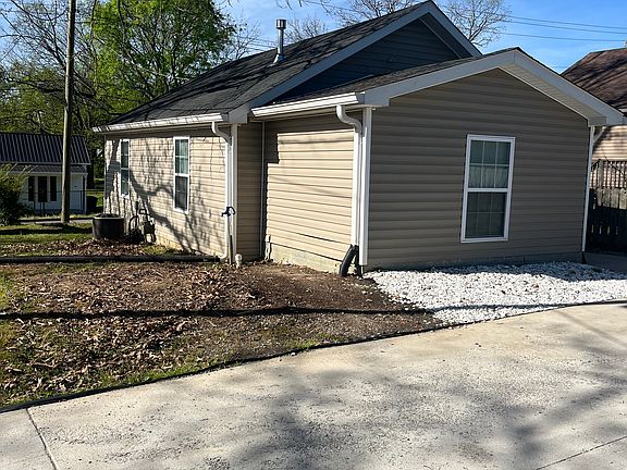 2nd image of 105 15th Ave W