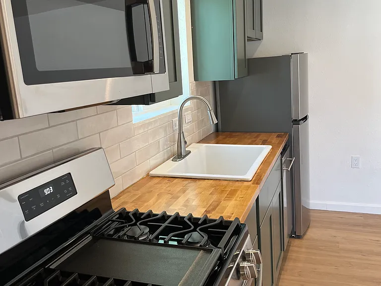5333 Daisy Ave #B — Photo 2