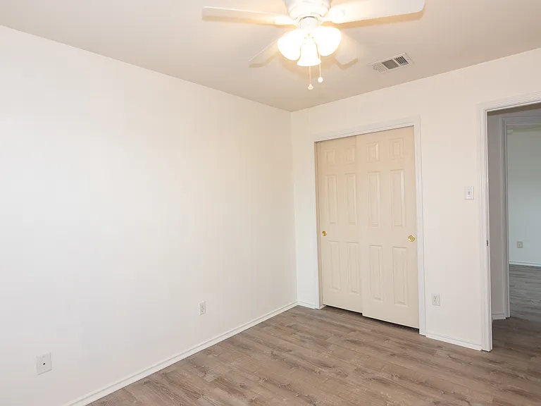 913 Coronation Way — Photo 33