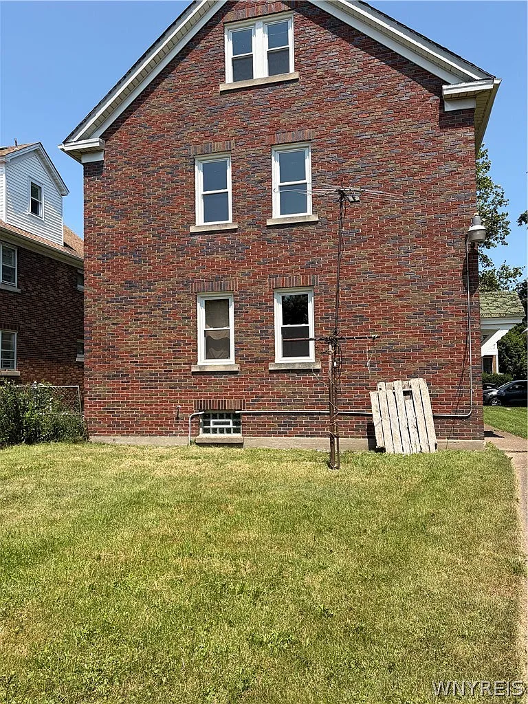 2 bed, 1.0 bath, 988 sqft, $1,000 — Photo 3