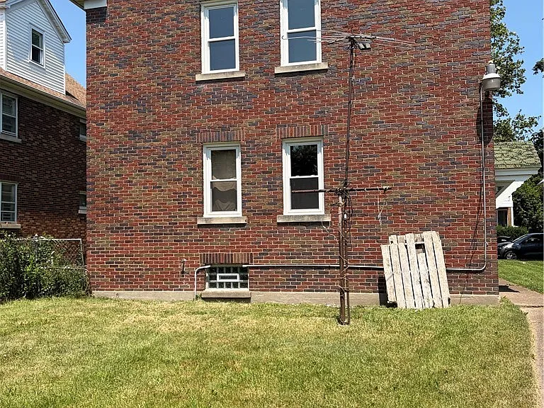 1761 Welch Ave #UPPER — Photo 3